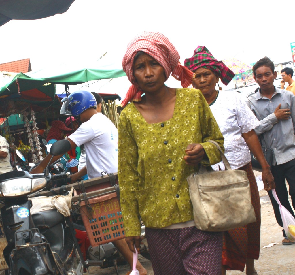 Камбоджа, местные женщины на рынке, фотография | shake-reality.com